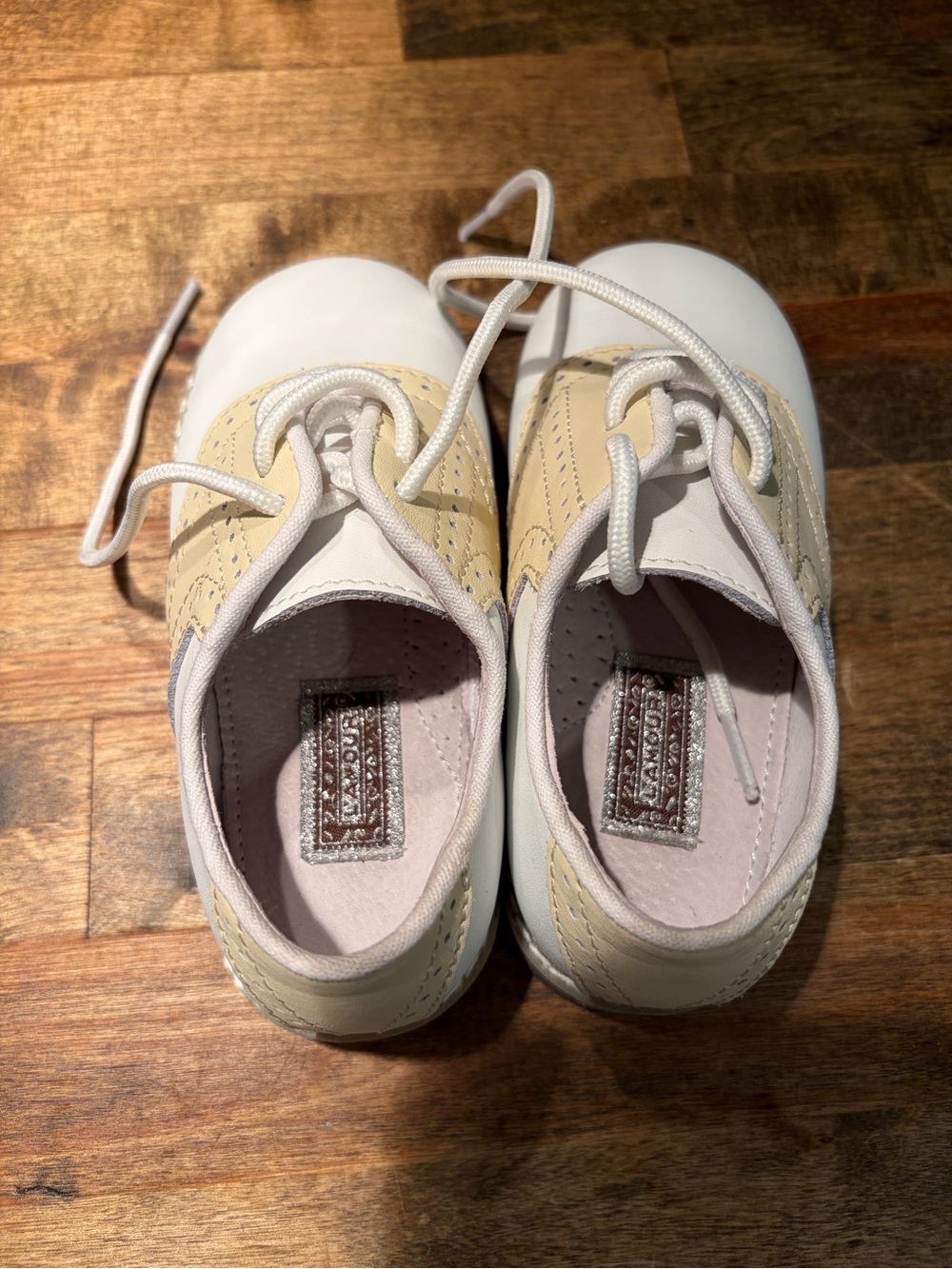 L'Amour White and Tan Kids Saddle Oxfords - Picture 4 of 4